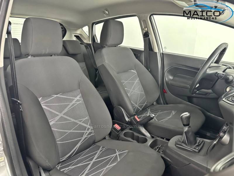 FORD - FIESTA - 2013/2014 - Prata - R$ 46.900,00